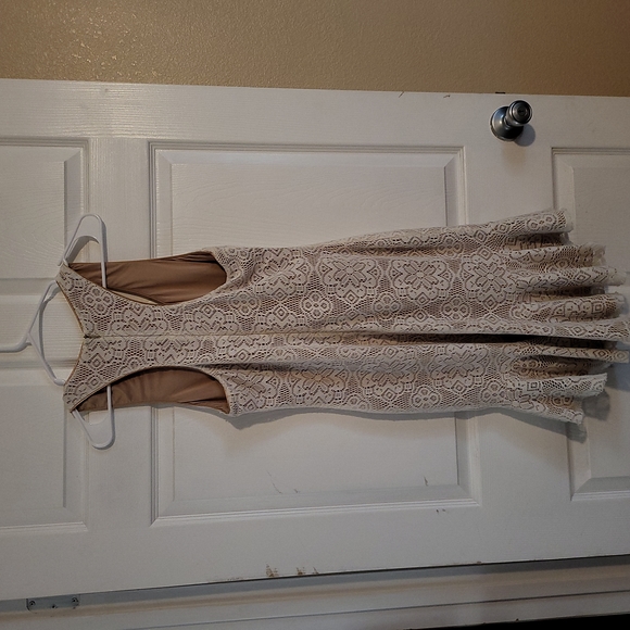 Beautiful Dress - Picture 2 of 3